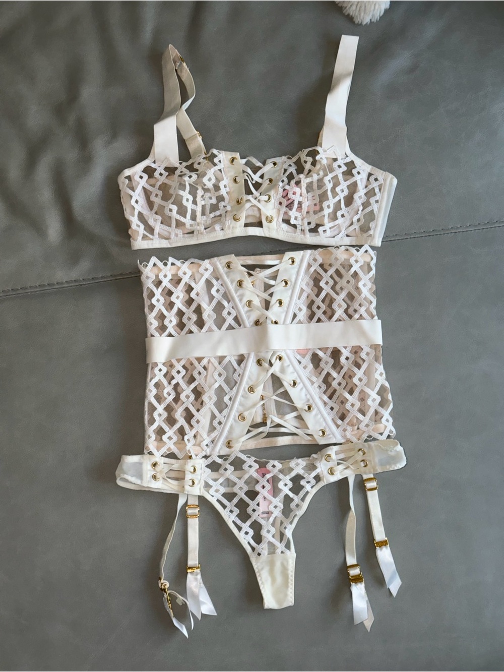Agent Provocateur Cream Lace Lingerie Set - Corset Size 2, Bra 34B, Thong 2